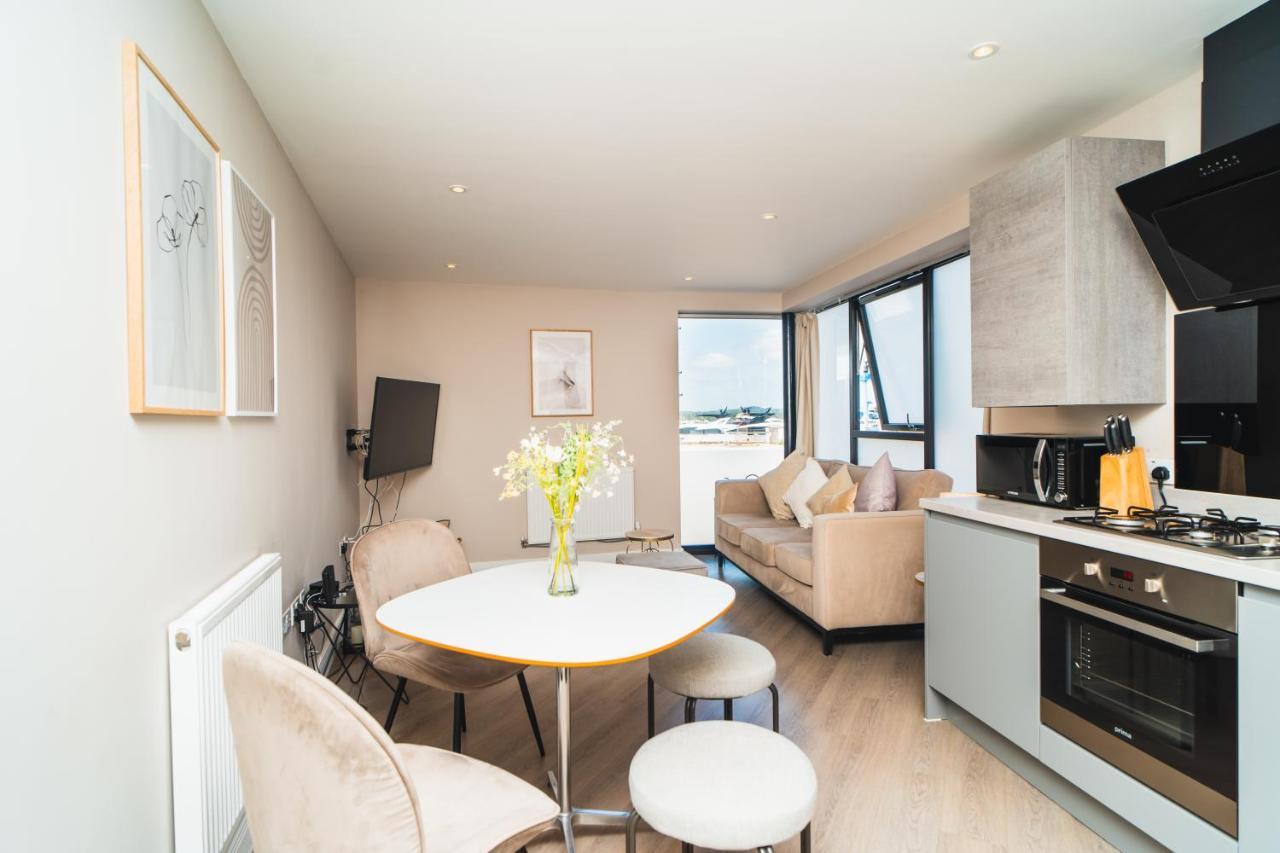 Beautiful Two Bedroom Harbour Side Apartment Poole Exterior photo