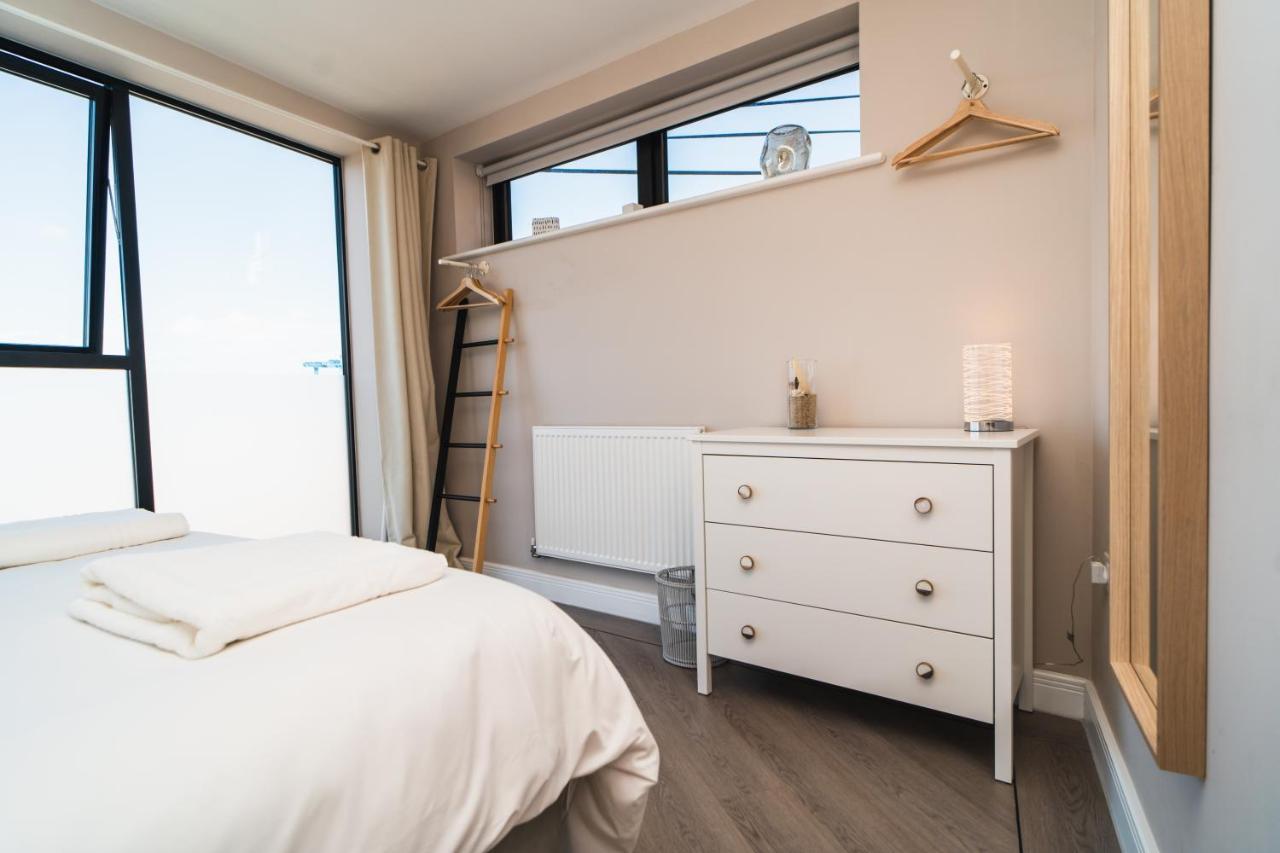 Beautiful Two Bedroom Harbour Side Apartment Poole Exterior photo
